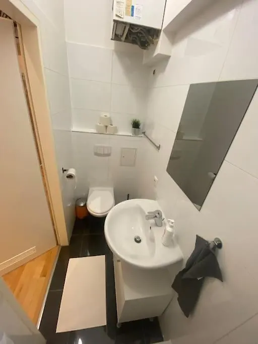 Cozy Appartm With + Airport/City Center Connection Apartment Vienna Austria